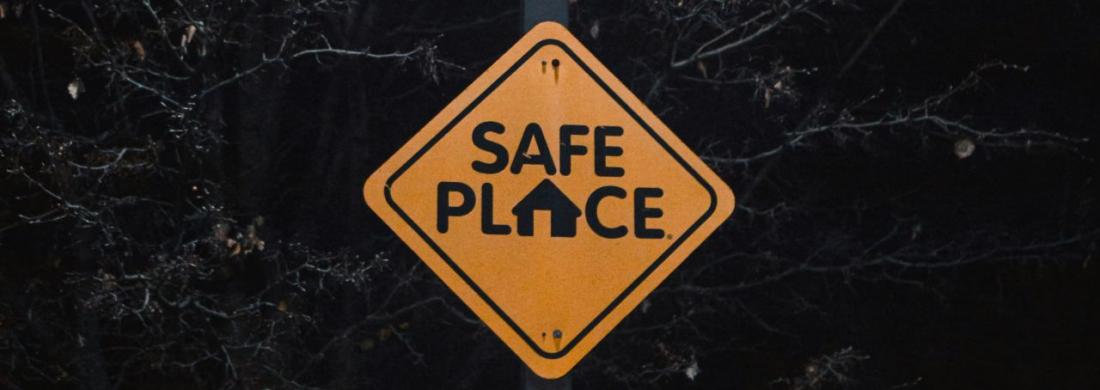 Schild mit Aufschrift "Safe Place"