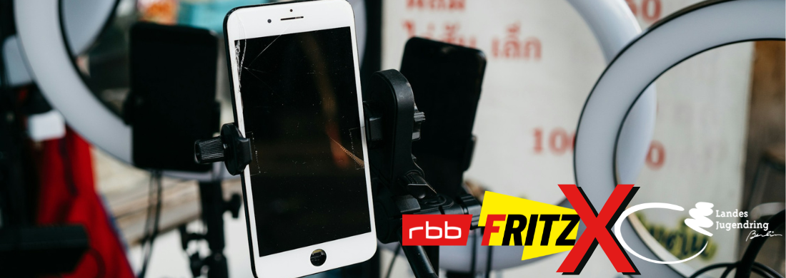 Smartphone auf Stativ mit Ringlicht