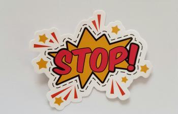 Im Comic-Stil ist das Wort "Stop!" zu lesen